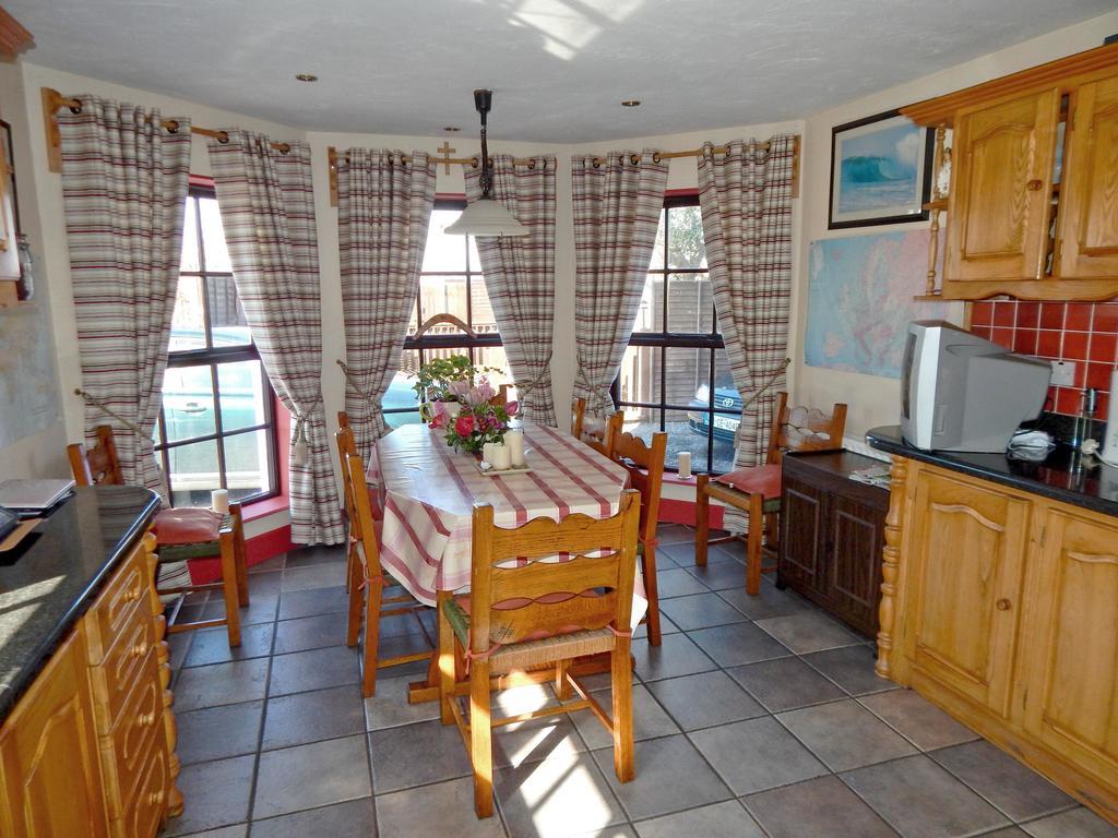 Barkers Accommodation Spanish Point Eksteriør billede