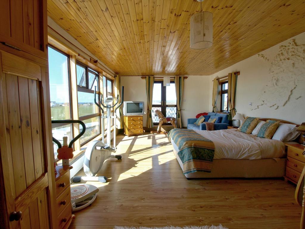 Barkers Accommodation Spanish Point Eksteriør billede