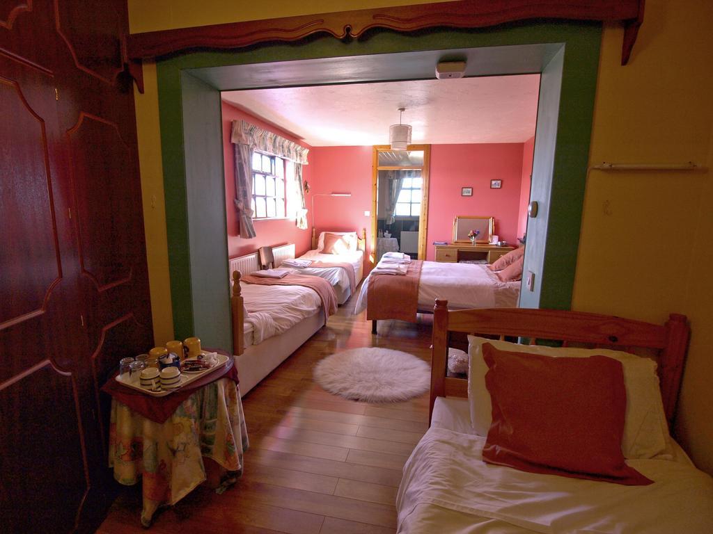 Barkers Accommodation Spanish Point Eksteriør billede
